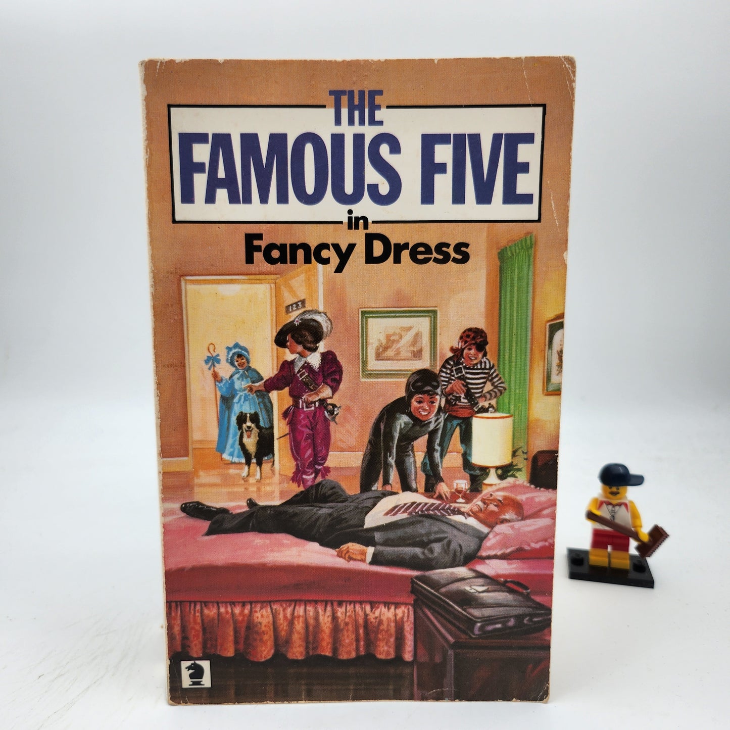 The Famous Five in Fancy Dress (Claude Voiler Sequels #7)
