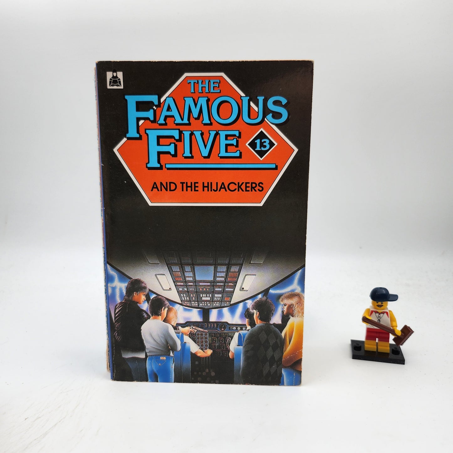 The Famous Five and the Hijackers (Claude Voiler Sequels #13)