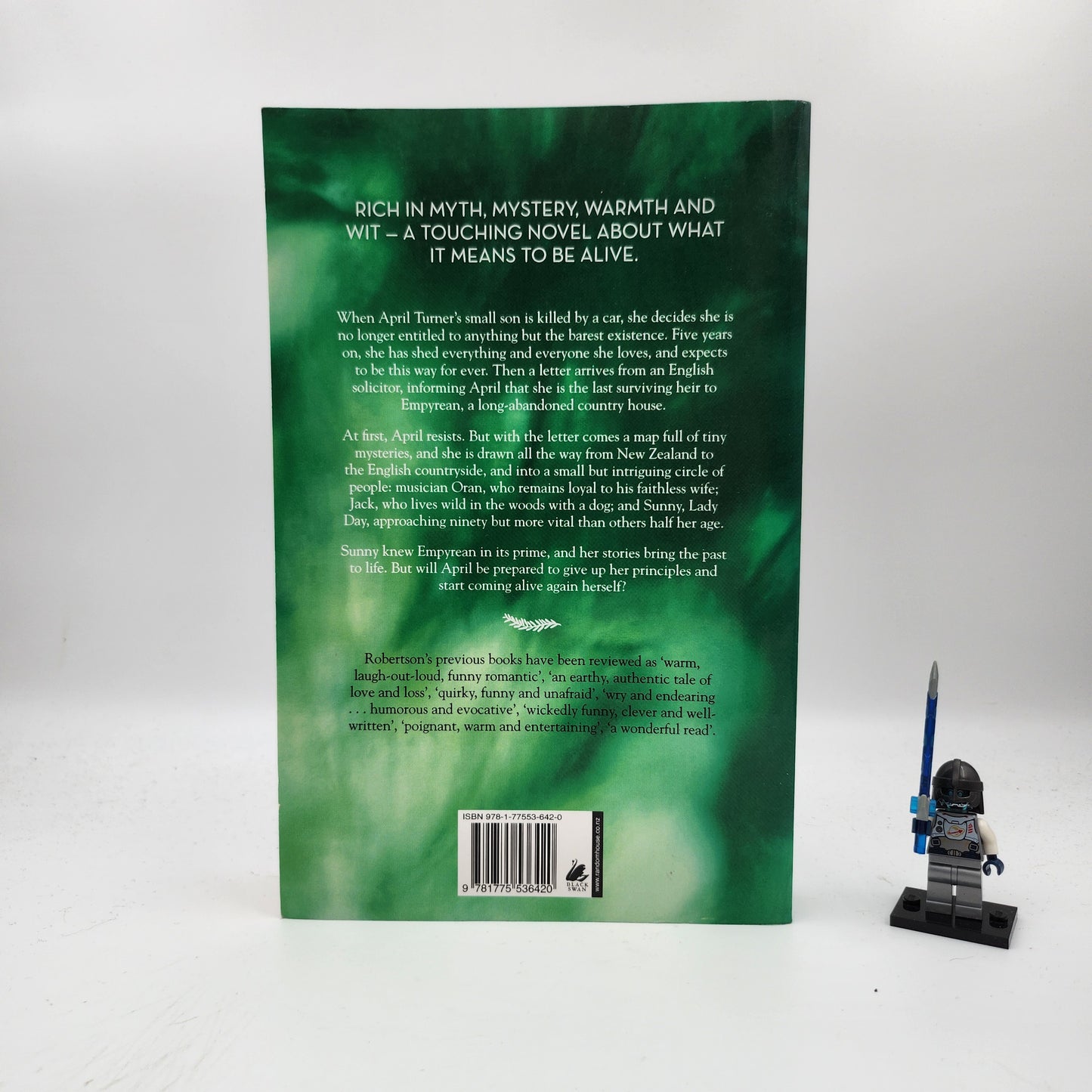 The Hiding Places - Catherine Robertson