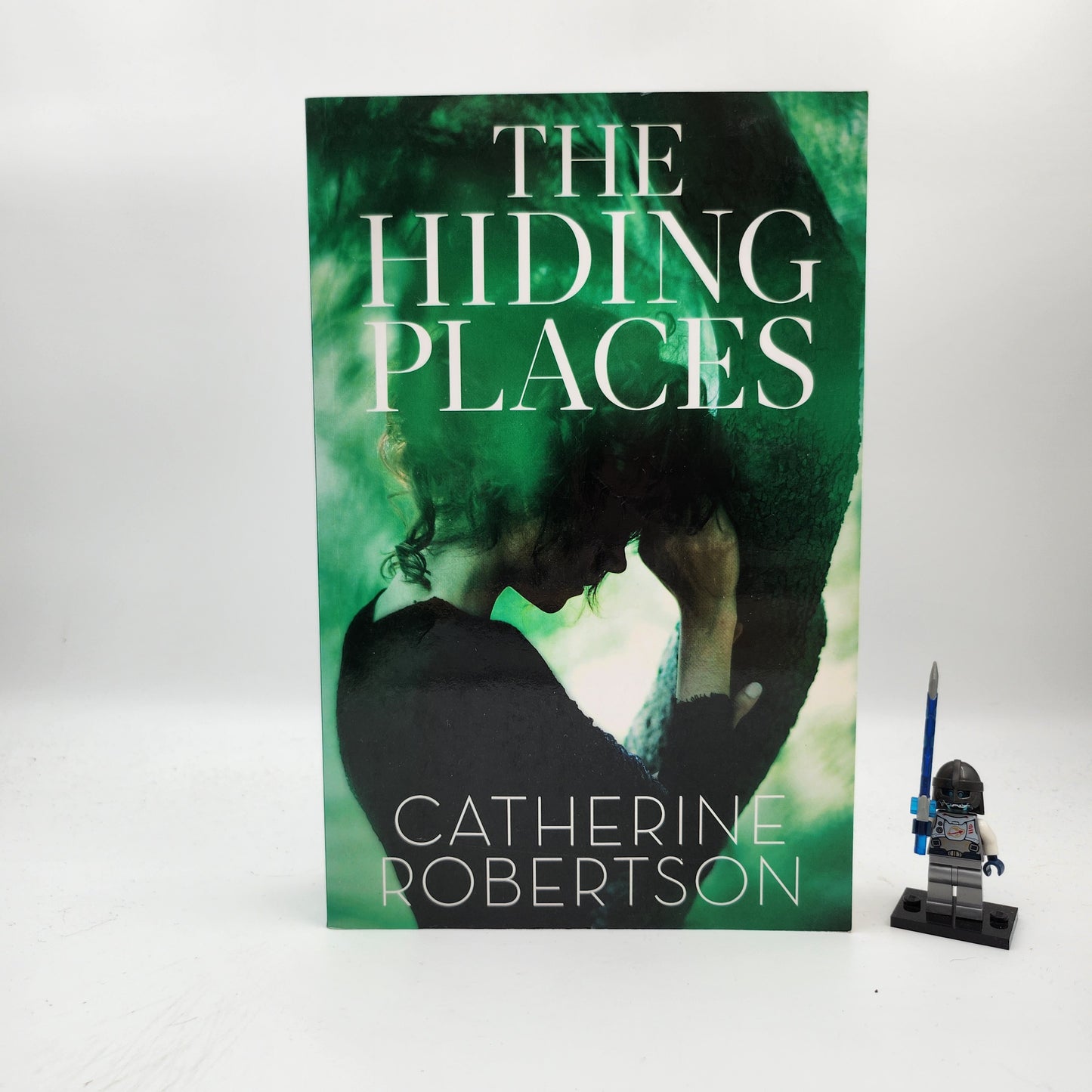 The Hiding Places - Catherine Robertson