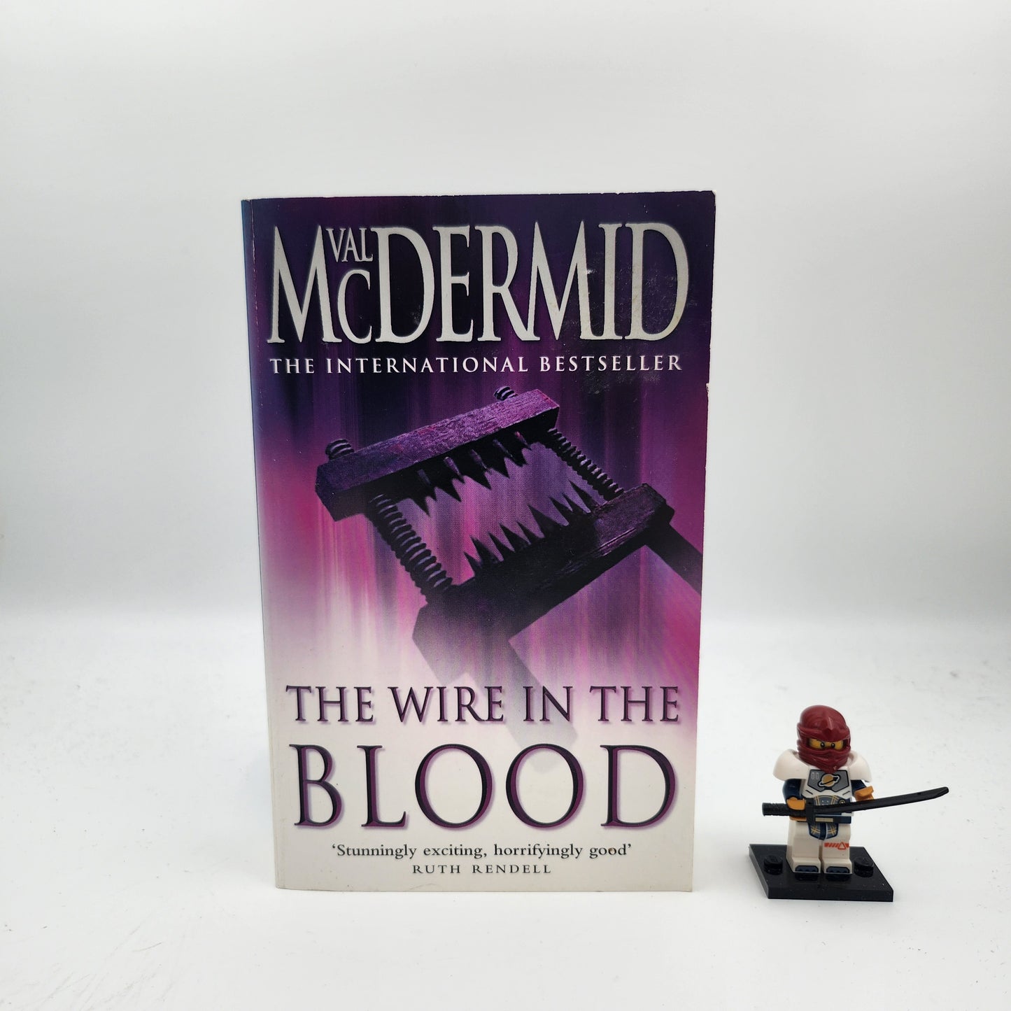 The Wire in the Blood (Tony Hill & Carol Jordan #2) - Val McDermid