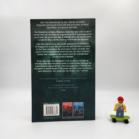 Touching Darkness (Midnighters #2)