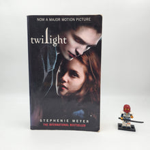 Load image into Gallery viewer, Twilight (The Twilight Saga #1) - Stephenie Meyer
