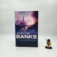 Load image into Gallery viewer, Use of Weapons (Culture #3) - Iain M. Banks
