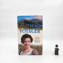 Load image into Gallery viewer, Voyager (Outlander #3) - Diana Gabaldon
